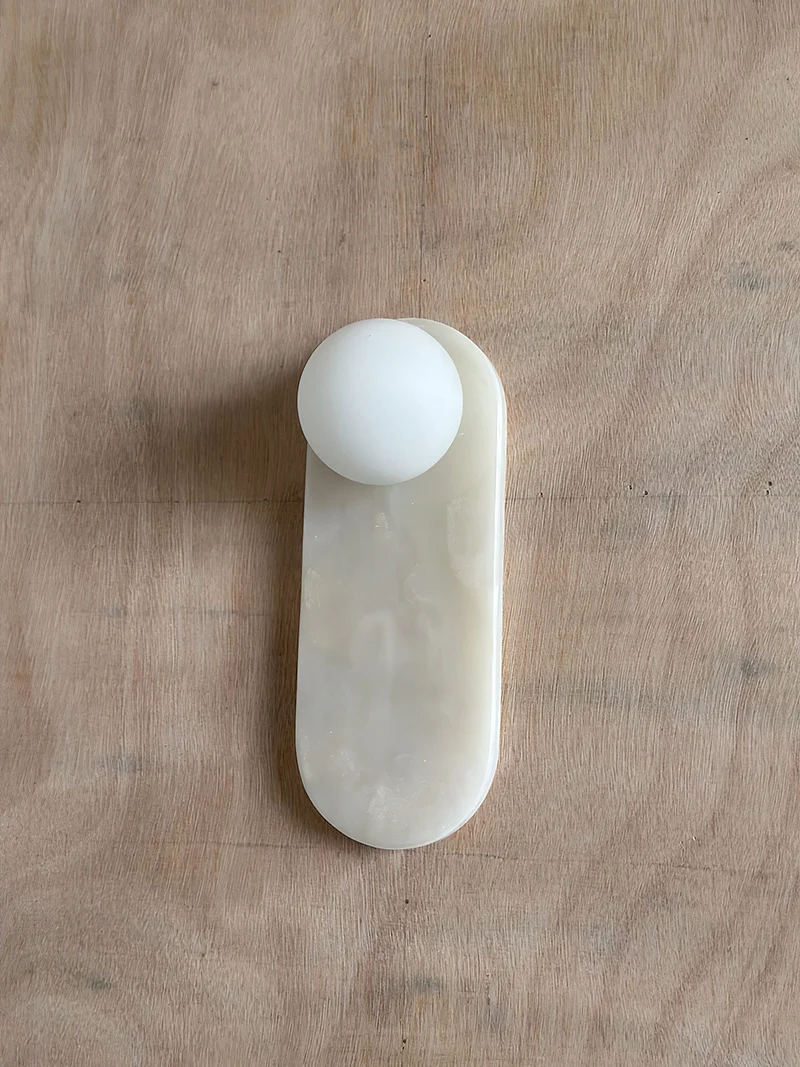 Luxe Wandlamp van Jade of Marmer met Glazen Kap – Mid Century Design Verlichting voor Slaapkamer en Hal | Sansoti