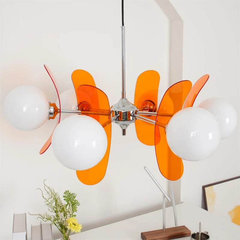 Moderne Sputnik Kroonluchter met Gekleurde Acryl Elementen en Witte Glazen Bollen – Design Hanglamp Meerdere Lichtpunten | Sansoti