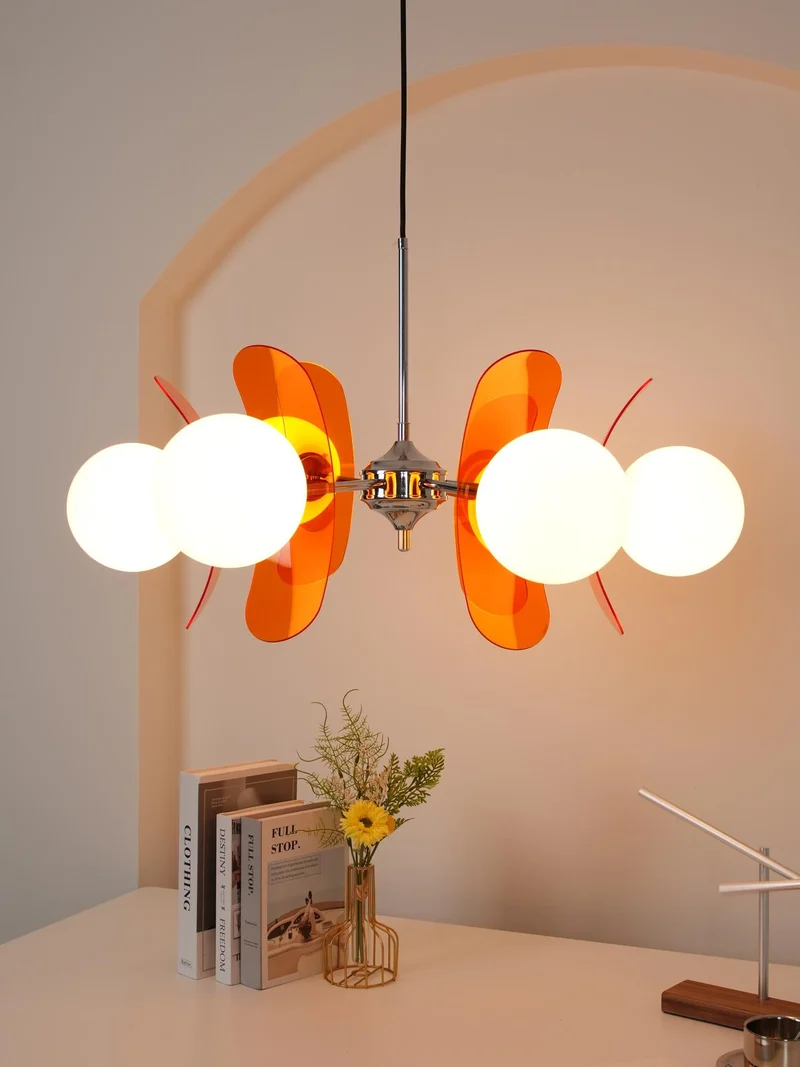 Moderne Sputnik Kroonluchter met Gekleurde Acryl Elementen en Witte Glazen Bollen – Design Hanglamp Meerdere Lichtpunten | Sansoti
