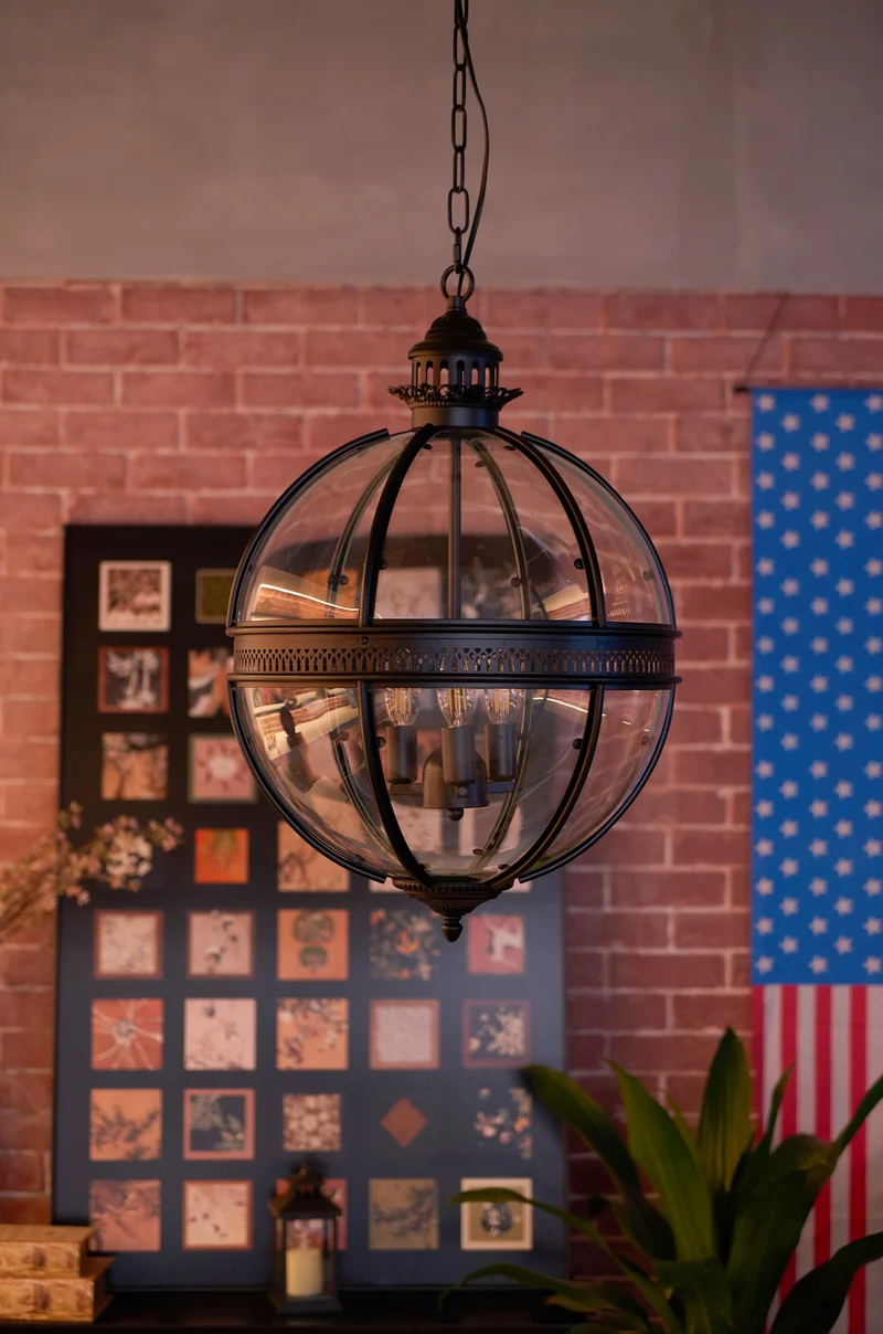 Barok Hanglamp met Glazen Kappen en Gouden Afwerking – Luxe Design Kroonluchter 3-Lichts | Sansoti