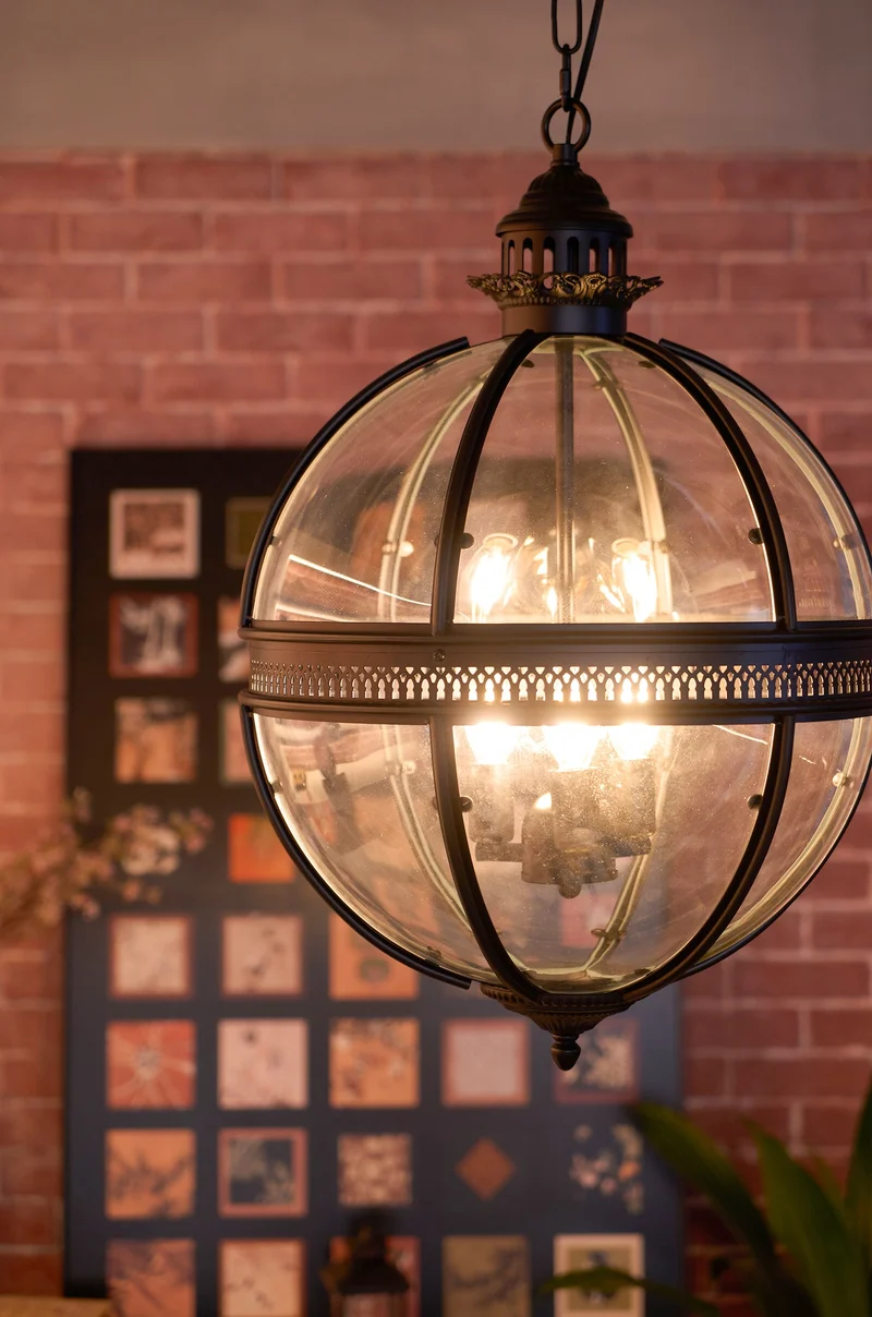 Barok Hanglamp met Glazen Kappen en Gouden Afwerking – Luxe Design Kroonluchter 3-Lichts | Sansoti