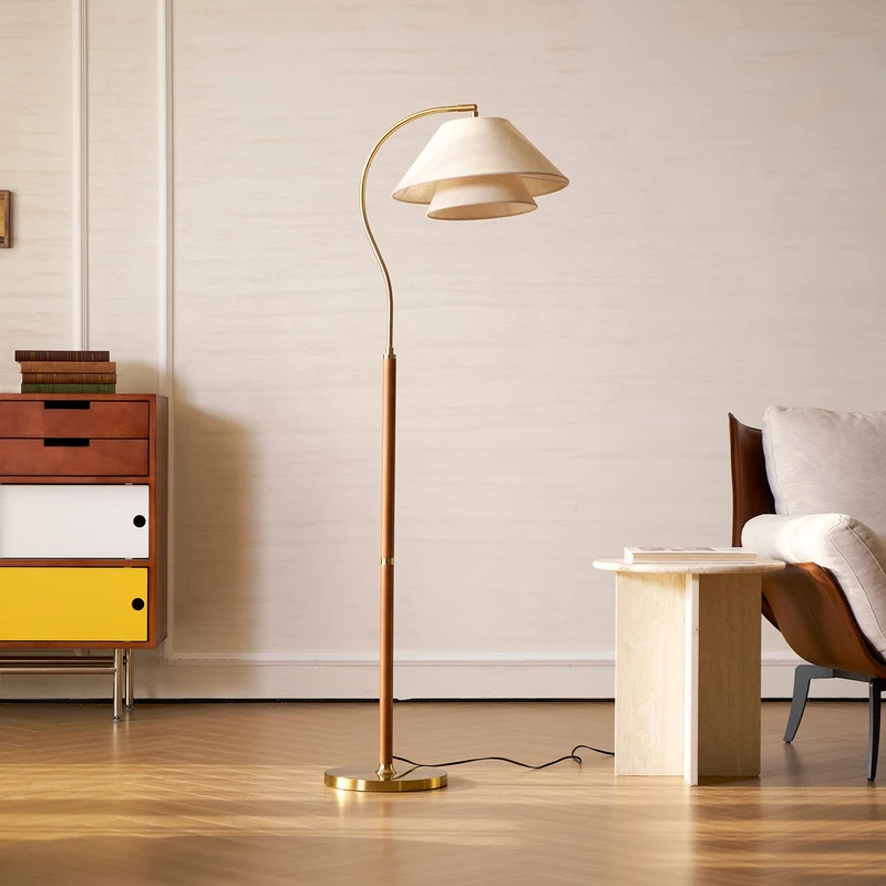 Luxe Vloerlamp met Dubbele Stoffen Kap en Houten Details – 155 cm Hoog Design Statement | Sansoti