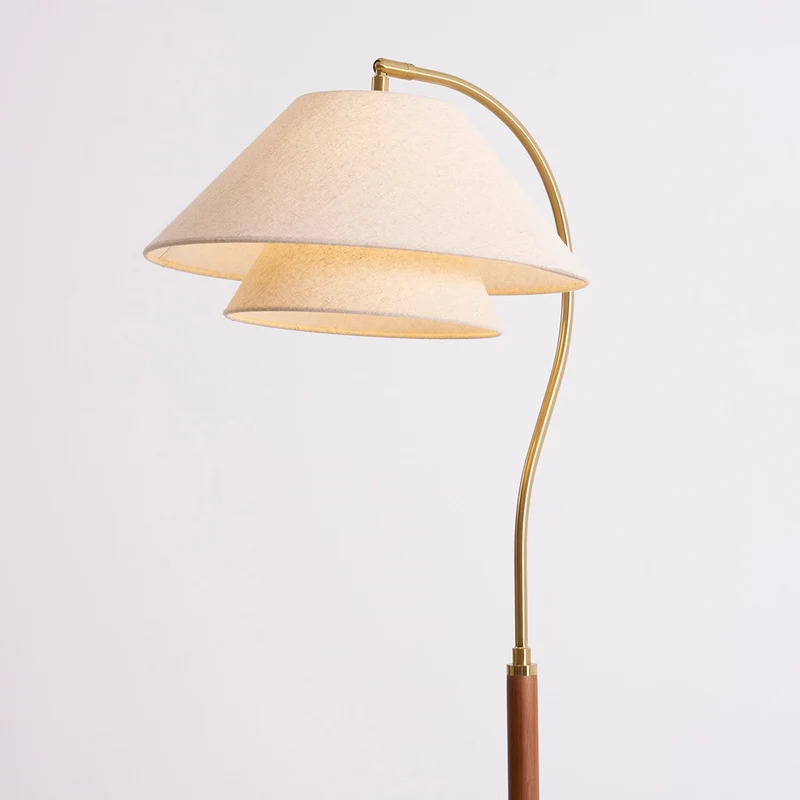 Luxe Vloerlamp met Dubbele Stoffen Kap en Houten Details – 155 cm Hoog Design Statement | Sansoti