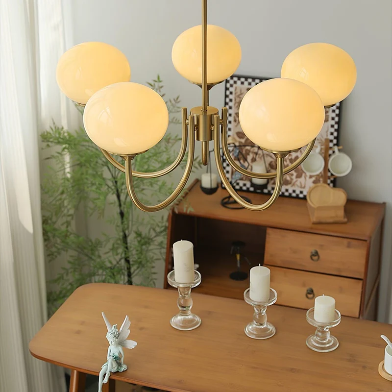 Glazen Kroonluchter Met Roze Witte Of Creme Bollen En Gouden Of Chromen Frame Moderne Design Kroonluchter Met 3 Of 5 Lichtpunten Voor Woonkamer En Eetkamer | Sansoti