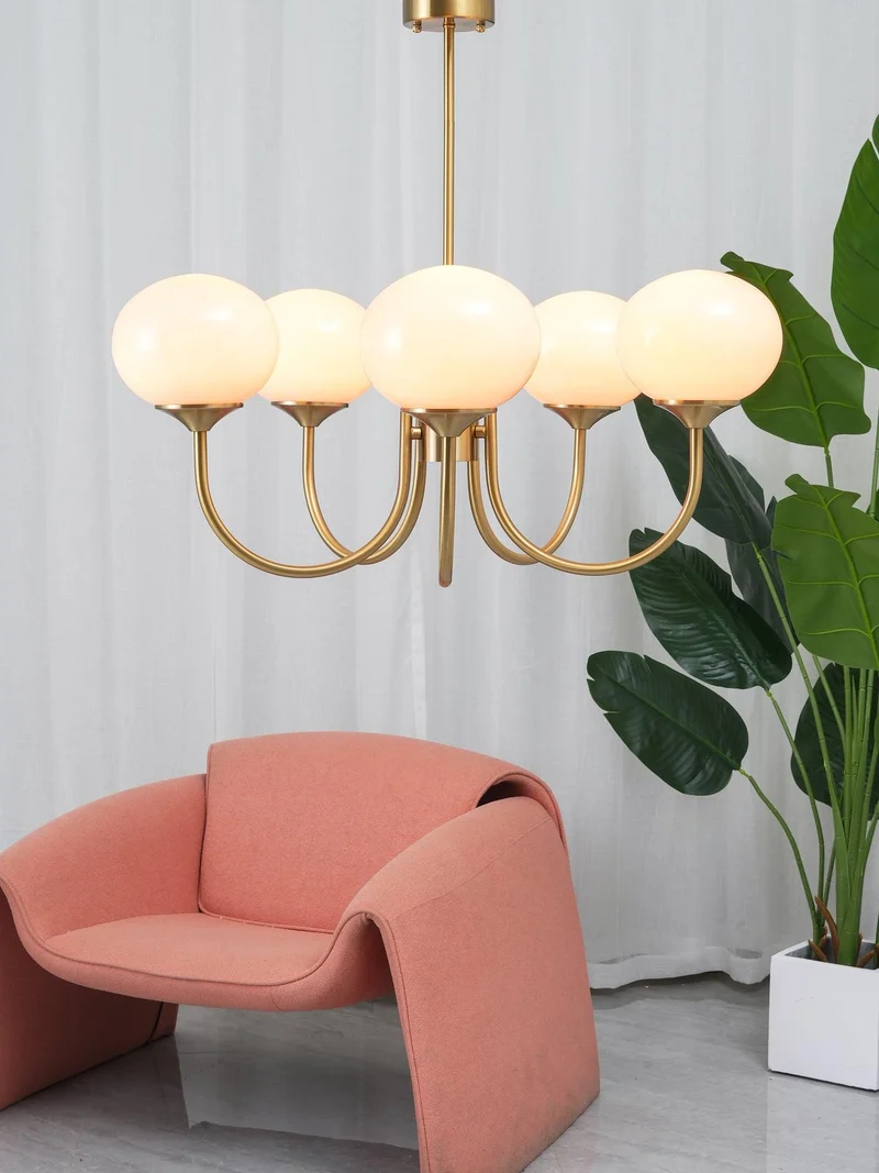 Glazen Kroonluchter Met Roze Witte Of Creme Bollen En Gouden Of Chromen Frame Moderne Design Kroonluchter Met 3 Of 5 Lichtpunten Voor Woonkamer En Eetkamer | Sansoti
