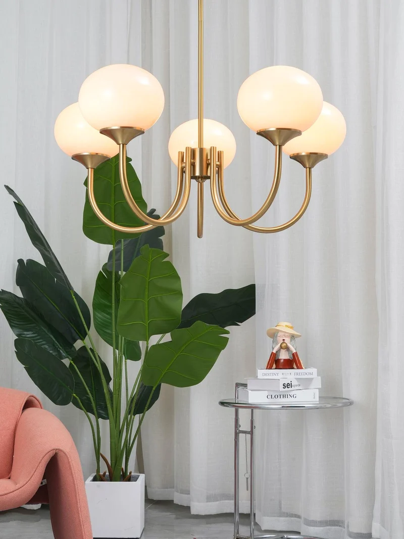Glazen Kroonluchter Met Roze Witte Of Creme Bollen En Gouden Of Chromen Frame Moderne Design Kroonluchter Met 3 Of 5 Lichtpunten Voor Woonkamer En Eetkamer | Sansoti