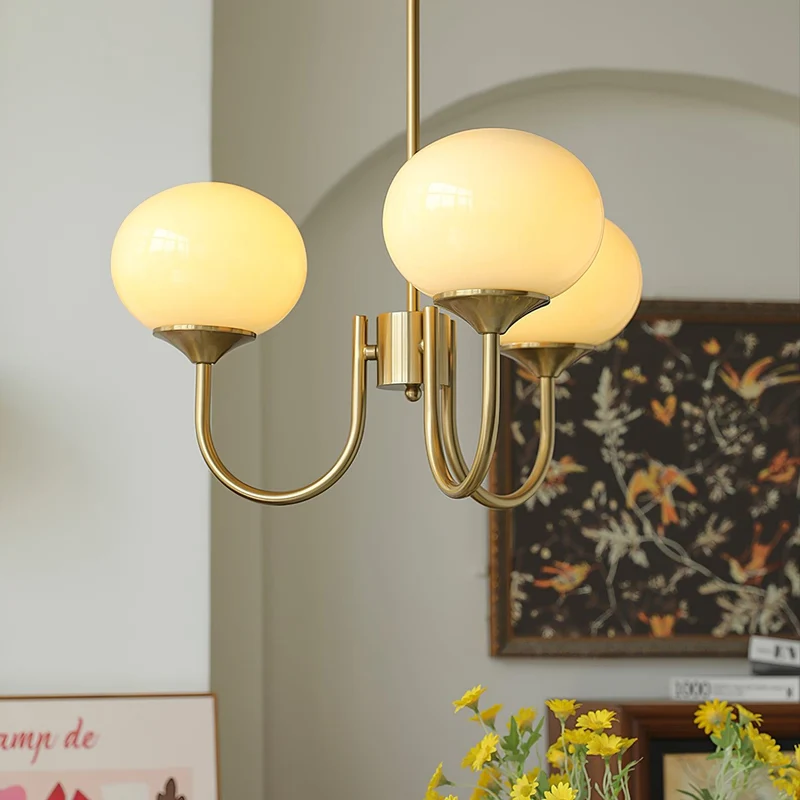 Glazen Kroonluchter Met Roze Witte Of Creme Bollen En Gouden Of Chromen Frame Moderne Design Kroonluchter Met 3 Of 5 Lichtpunten Voor Woonkamer En Eetkamer | Sansoti