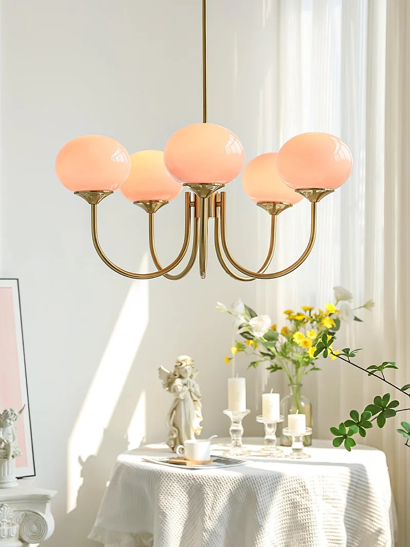 Glazen Kroonluchter Met Roze Witte Of Creme Bollen En Gouden Of Chromen Frame Moderne Design Kroonluchter Met 3 Of 5 Lichtpunten Voor Woonkamer En Eetkamer | Sansoti