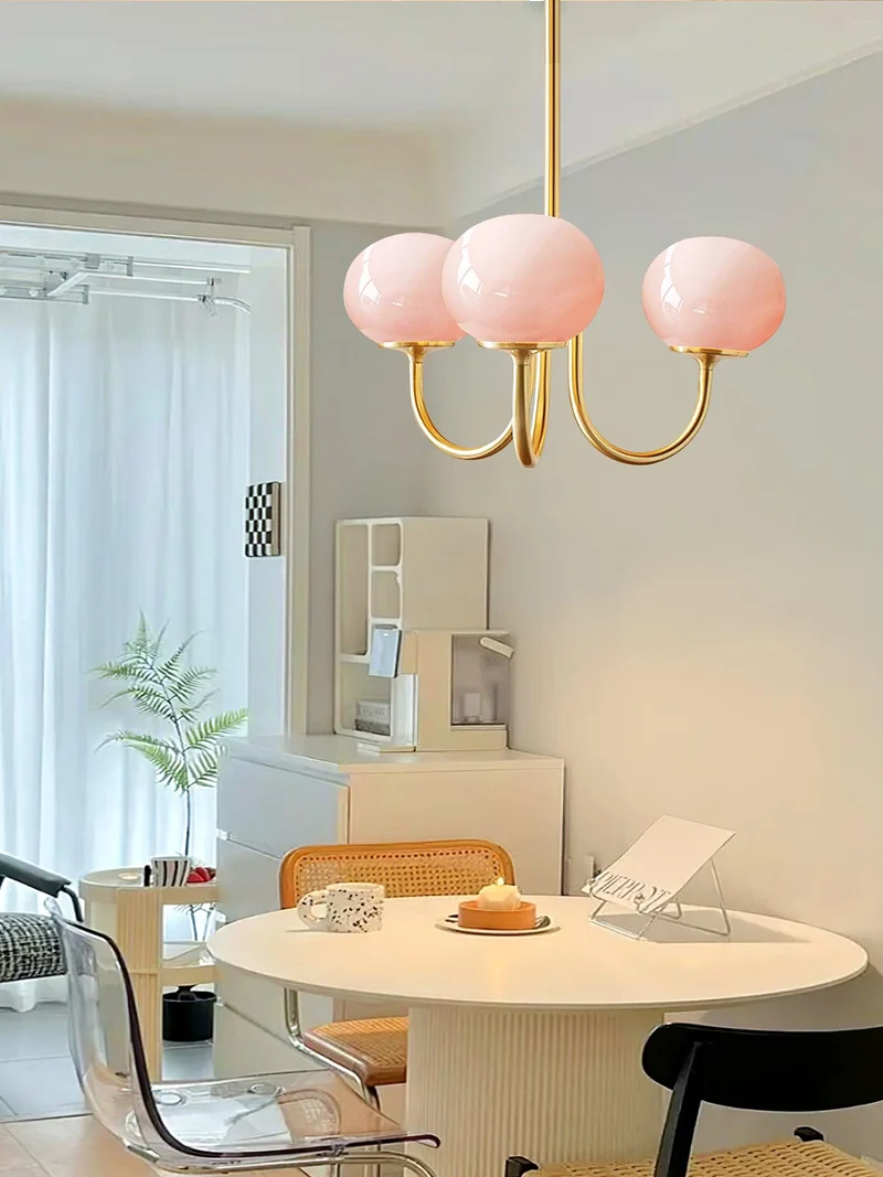 Glazen Kroonluchter Met Roze Witte Of Creme Bollen En Gouden Of Chromen Frame Moderne Design Kroonluchter Met 3 Of 5 Lichtpunten Voor Woonkamer En Eetkamer | Sansoti