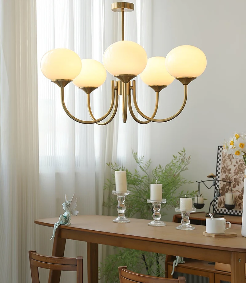 Glazen Kroonluchter Met Roze Witte Of Creme Bollen En Gouden Of Chromen Frame Moderne Design Kroonluchter Met 3 Of 5 Lichtpunten Voor Woonkamer En Eetkamer | Sansoti