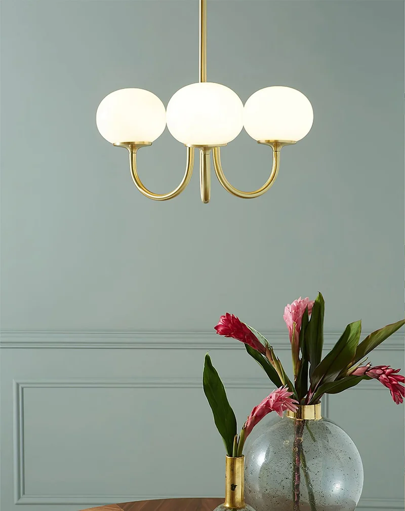Glazen Kroonluchter Met Roze Witte Of Creme Bollen En Gouden Of Chromen Frame Moderne Design Kroonluchter Met 3 Of 5 Lichtpunten Voor Woonkamer En Eetkamer | Sansoti
