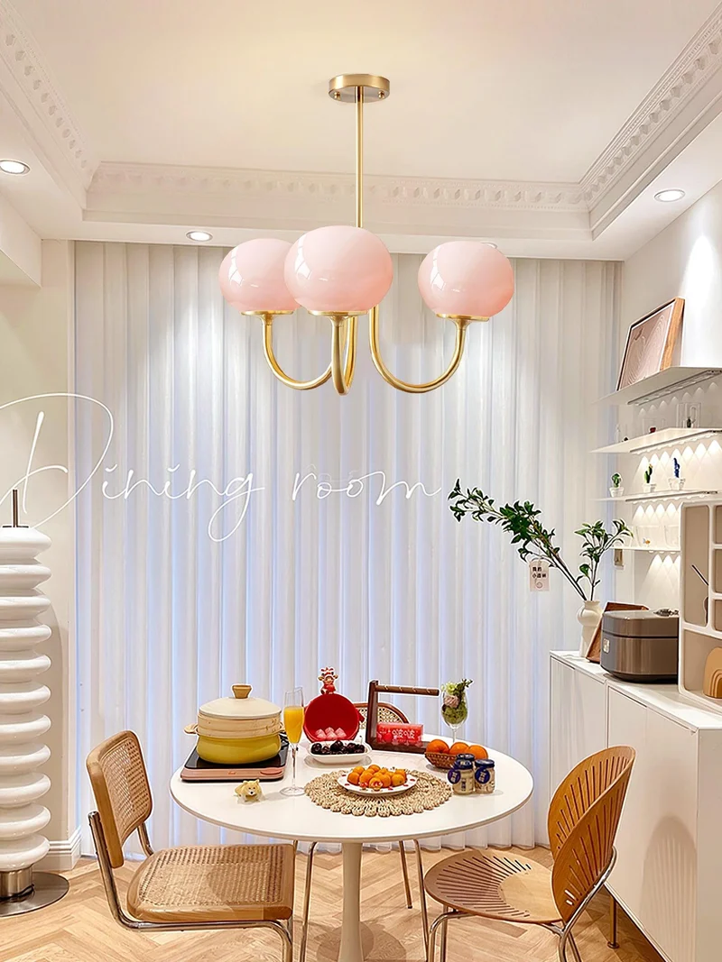 Glazen Kroonluchter Met Roze Witte Of Creme Bollen En Gouden Of Chromen Frame Moderne Design Kroonluchter Met 3 Of 5 Lichtpunten Voor Woonkamer En Eetkamer | Sansoti