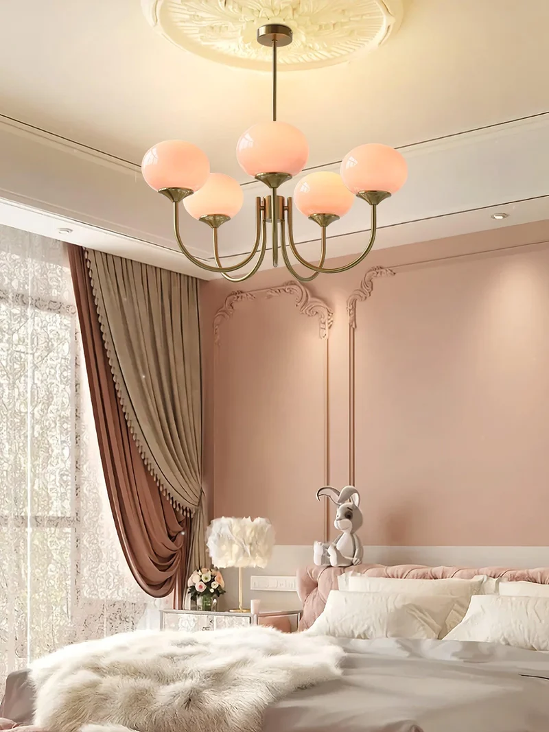 Glazen Kroonluchter Met Roze Witte Of Creme Bollen En Gouden Of Chromen Frame Moderne Design Kroonluchter Met 3 Of 5 Lichtpunten Voor Woonkamer En Eetkamer | Sansoti