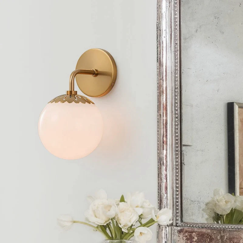 Art Deco Wandlamp met Bloemkap en Glazen Bol – Design Wandverlichting in Messing, Zwart of Nikkel voor Woonkamer en Badkamer | Sansoti