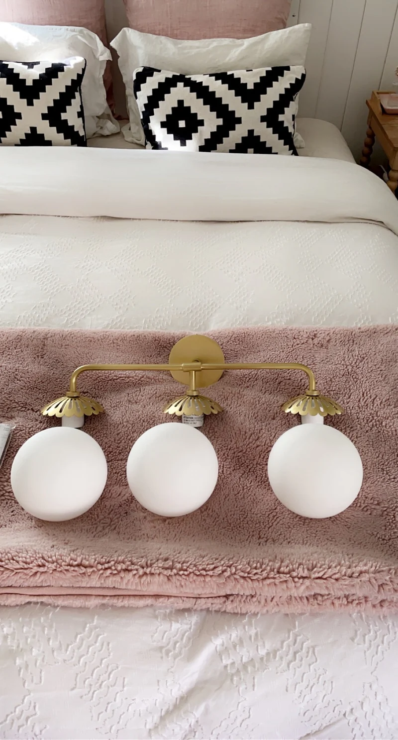 Art Deco Wandlamp met Bloemkap en Glazen Bol – Design Wandverlichting in Messing, Zwart of Nikkel voor Woonkamer en Badkamer | Sansoti