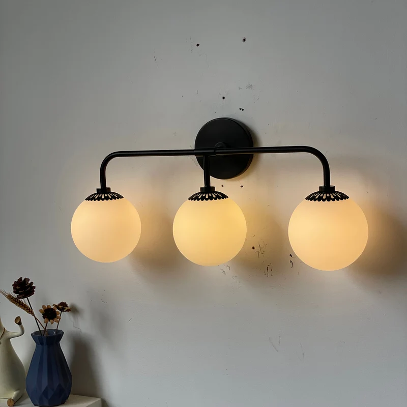 Art Deco Wandlamp met Bloemkap en Glazen Bol – Design Wandverlichting in Messing, Zwart of Nikkel voor Woonkamer en Badkamer | Sansoti
