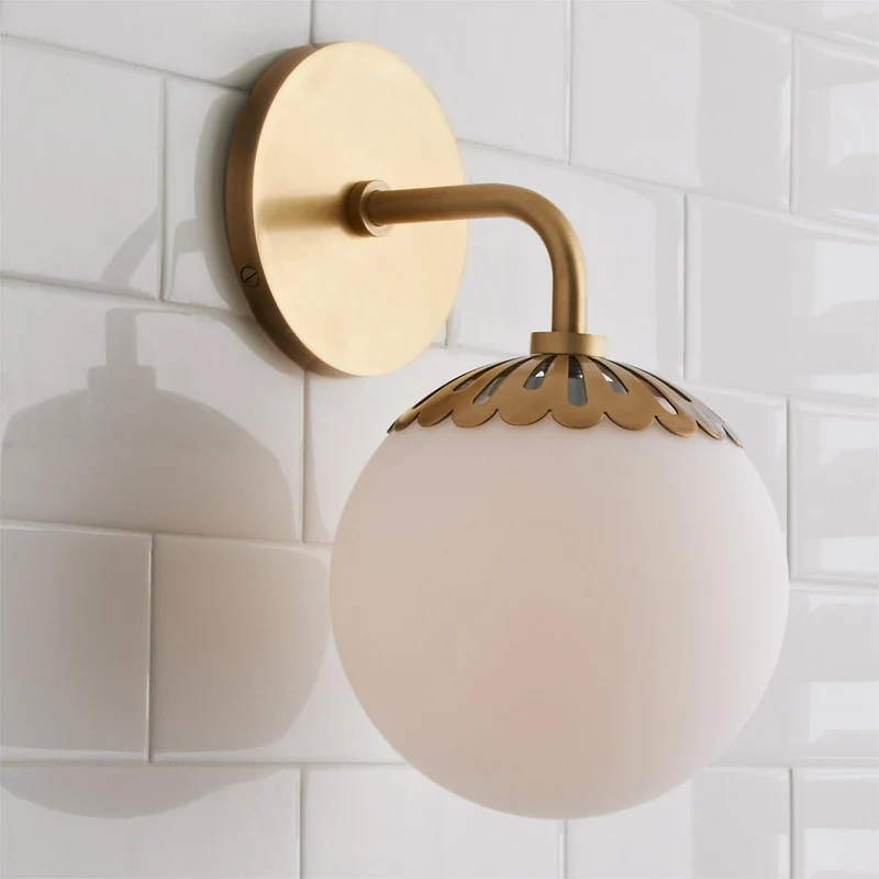 Art Deco Wandlamp met Bloemkap en Glazen Bol – Design Wandverlichting in Messing, Zwart of Nikkel voor Woonkamer en Badkamer | Sansoti
