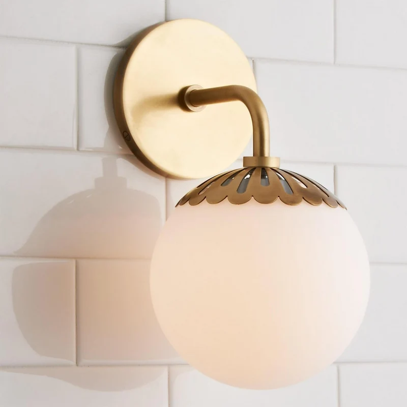 Art Deco Wandlamp met Bloemkap en Glazen Bol – Design Wandverlichting in Messing, Zwart of Nikkel voor Woonkamer en Badkamer | Sansoti