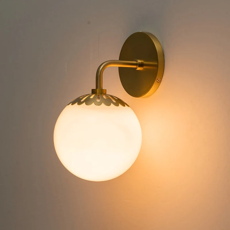 Art Deco Wandlamp met Bloemkap en Glazen Bol – Design Wandverlichting in Messing, Zwart of Nikkel voor Woonkamer en Badkamer | Sansoti