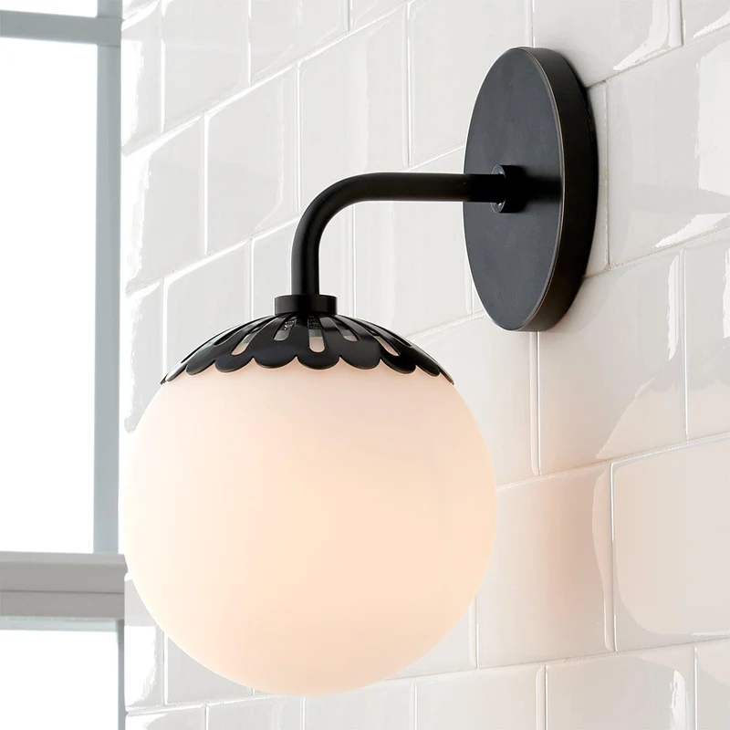 Art Deco Wandlamp met Bloemkap en Glazen Bol – Design Wandverlichting in Messing, Zwart of Nikkel voor Woonkamer en Badkamer | Sansoti