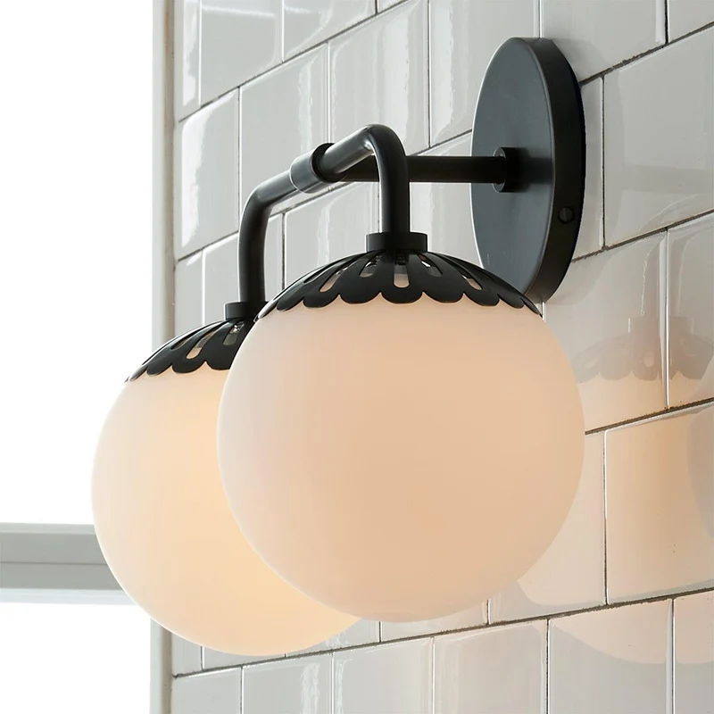 Art Deco Wandlamp met Bloemkap en Glazen Bol – Design Wandverlichting in Messing, Zwart of Nikkel voor Woonkamer en Badkamer | Sansoti