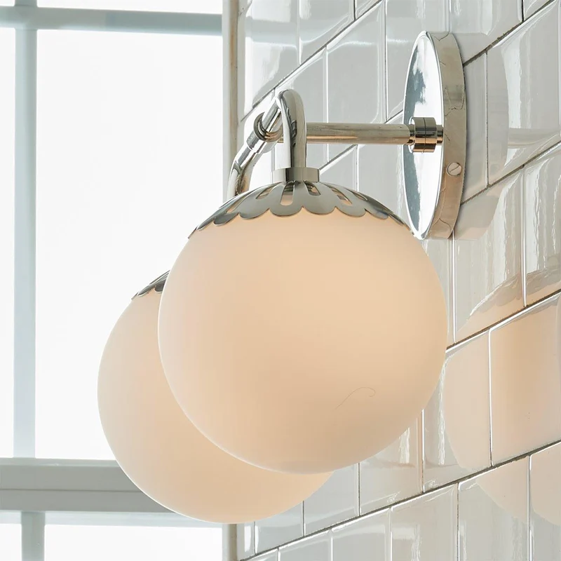 Art Deco Wandlamp met Bloemkap en Glazen Bol – Design Wandverlichting in Messing, Zwart of Nikkel voor Woonkamer en Badkamer | Sansoti