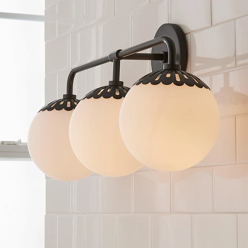 Art Deco Wandlamp met Bloemkap en Glazen Bol – Design Wandverlichting in Messing, Zwart of Nikkel voor Woonkamer en Badkamer | Sansoti