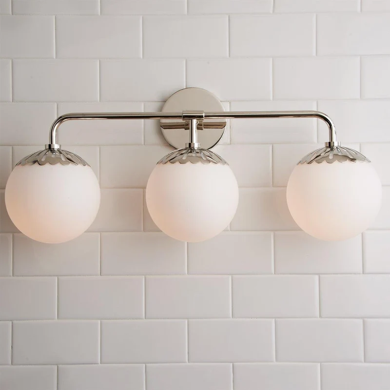 Art Deco Wandlamp met Bloemkap en Glazen Bol – Design Wandverlichting in Messing, Zwart of Nikkel voor Woonkamer en Badkamer | Sansoti