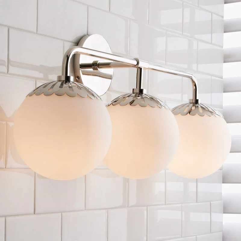 Art Deco Wandlamp met Bloemkap en Glazen Bol – Design Wandverlichting in Messing, Zwart of Nikkel voor Woonkamer en Badkamer | Sansoti