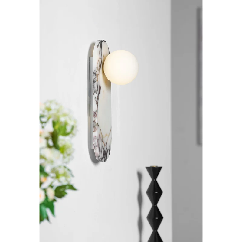 Design Wandlamp van Bulgari Marmer met Opaalglazen Bol – Italiaanse Mid-Century Wandverlichting voor Woonkamer, Hal en Slaapkamer | Sansoti