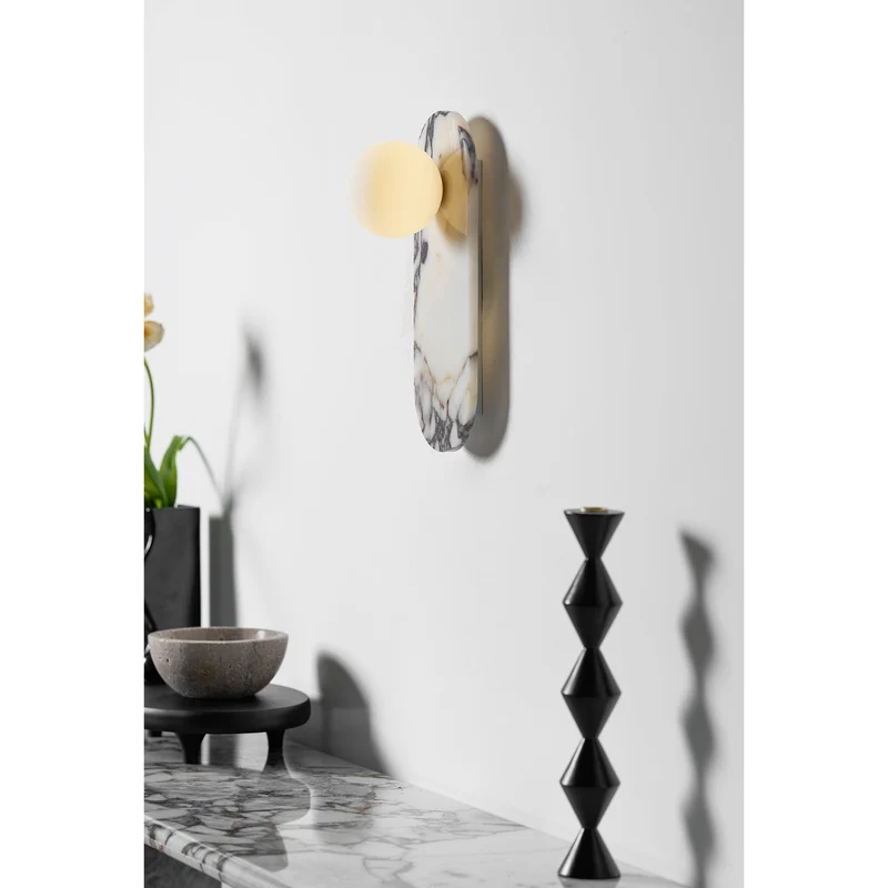 Design Wandlamp van Bulgari Marmer met Opaalglazen Bol – Italiaanse Mid-Century Wandverlichting voor Woonkamer, Hal en Slaapkamer | Sansoti