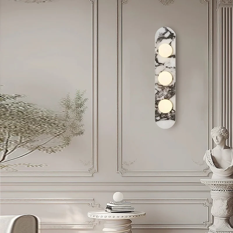 Design Wandlamp van Bulgari Marmer met Opaalglazen Bol – Italiaanse Mid-Century Wandverlichting voor Woonkamer, Hal en Slaapkamer | Sansoti