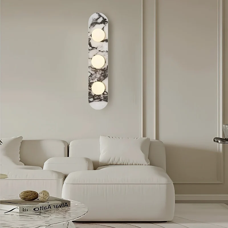 Design Wandlamp van Bulgari Marmer met Opaalglazen Bol – Italiaanse Mid-Century Wandverlichting voor Woonkamer, Hal en Slaapkamer | Sansoti