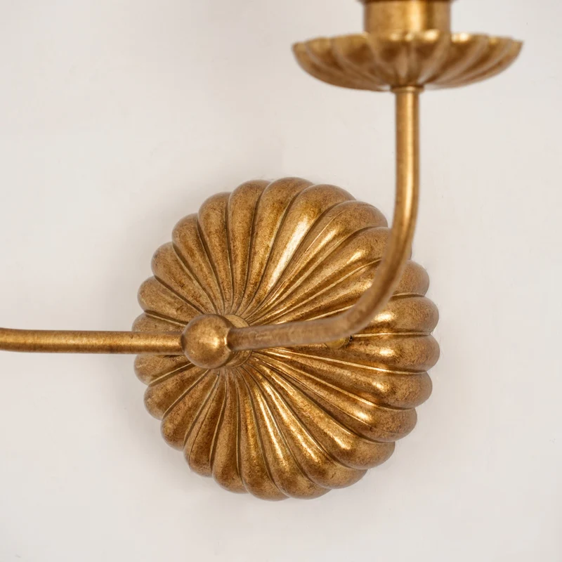 Luxe dubbele wandlamp met stoffen kap en antiek goud bladgoud afwerking voor hal en woonkamer | Sansoti