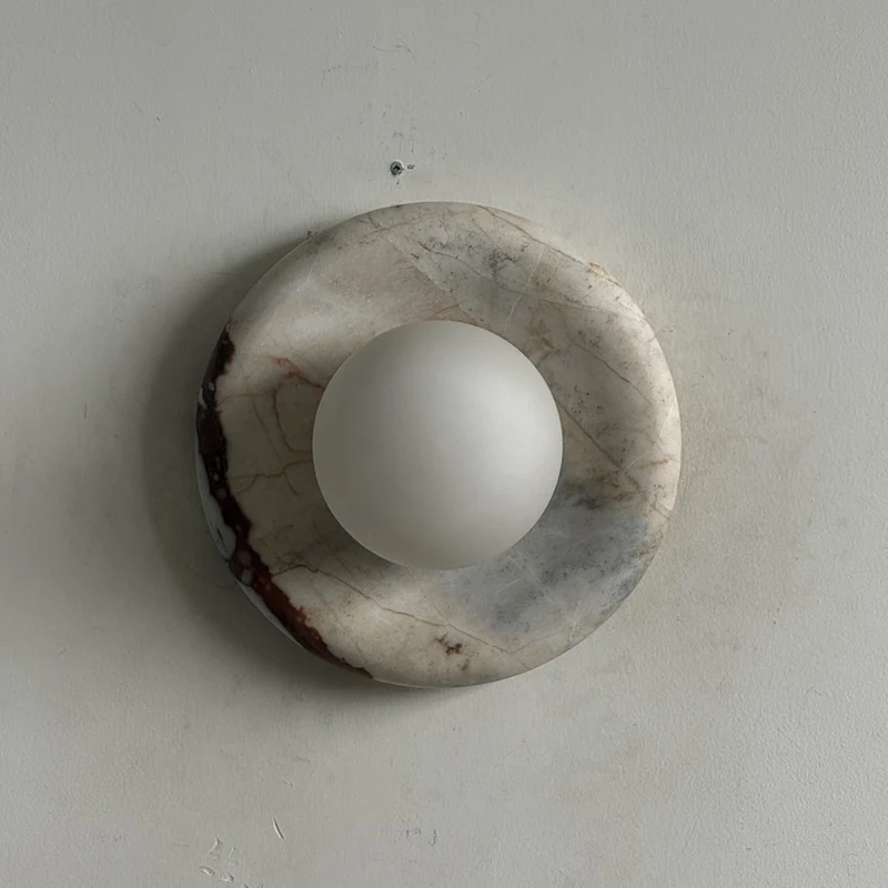 Ronde Design Wandlamp Met Marmeren Achterplaat En Glazen Bol Voor Hal En Slaapkamer | Sansoti