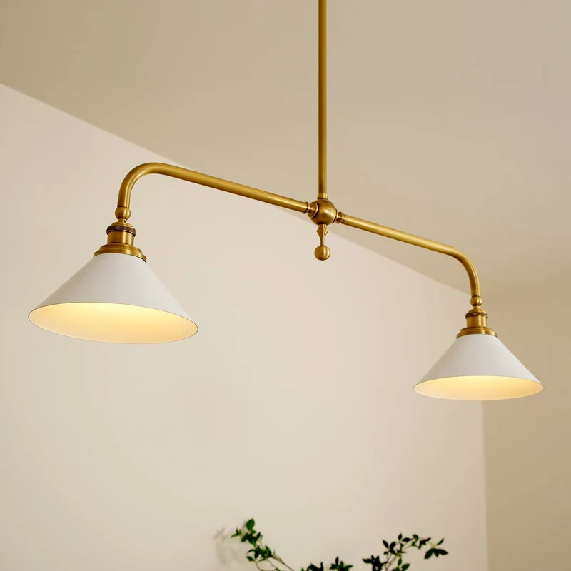 Luxe Design Hanglamp Met Witte Glazen Kappen Voor Eettafel En Keukeneiland In Messing Afwerking | Sansoti