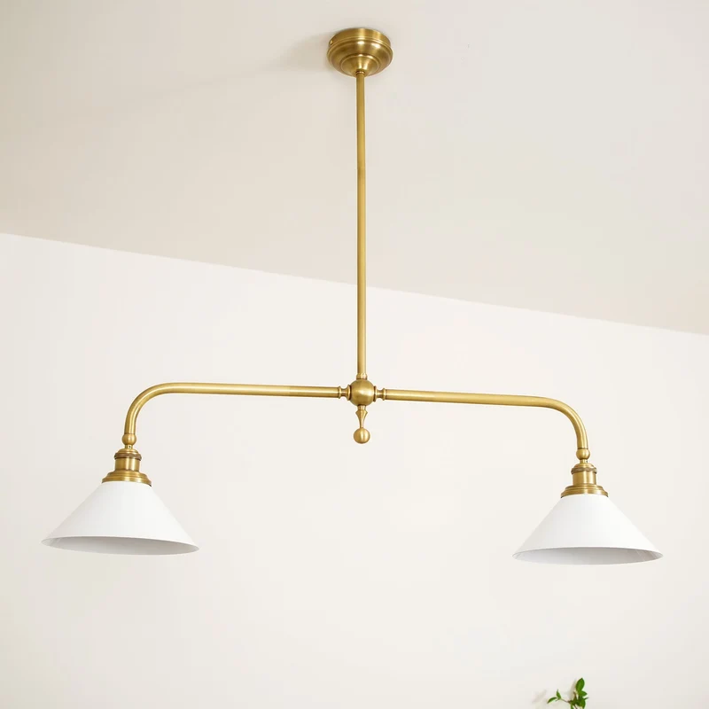 Luxe Design Hanglamp Met Witte Glazen Kappen Voor Eettafel En Keukeneiland In Messing Afwerking | Sansoti