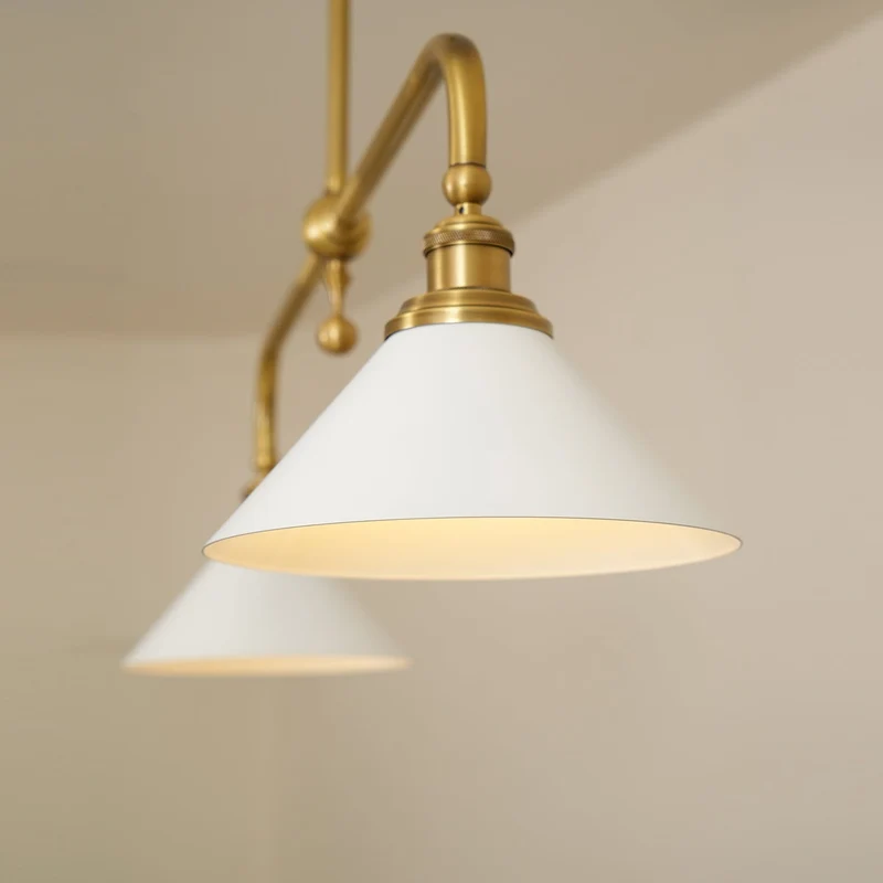 Luxe Design Hanglamp Met Witte Glazen Kappen Voor Eettafel En Keukeneiland In Messing Afwerking | Sansoti