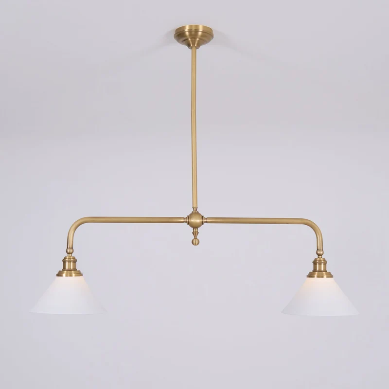 Luxe Design Hanglamp Met Witte Glazen Kappen Voor Eettafel En Keukeneiland In Messing Afwerking | Sansoti