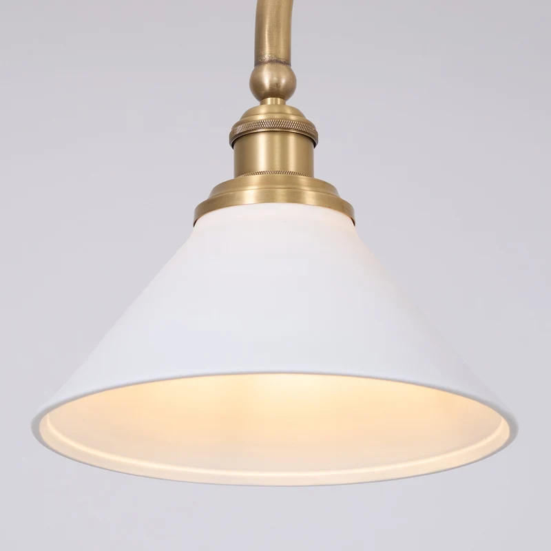 Luxe Design Hanglamp Met Witte Glazen Kappen Voor Eettafel En Keukeneiland In Messing Afwerking | Sansoti