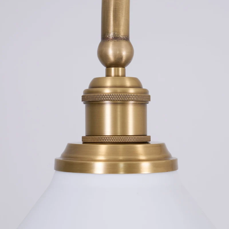 Luxe Design Hanglamp Met Witte Glazen Kappen Voor Eettafel En Keukeneiland In Messing Afwerking | Sansoti