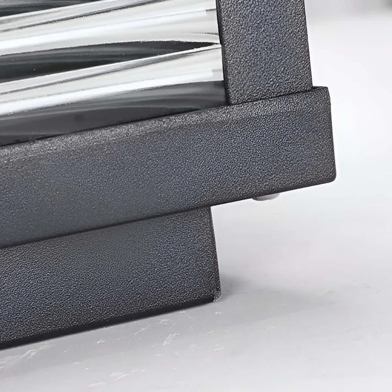 Vierkante Buiten Sokkel Lamp Met Geribbeld Glas En Aluminium Behuizing Voor Tuinpad En Oprit | Sansoti