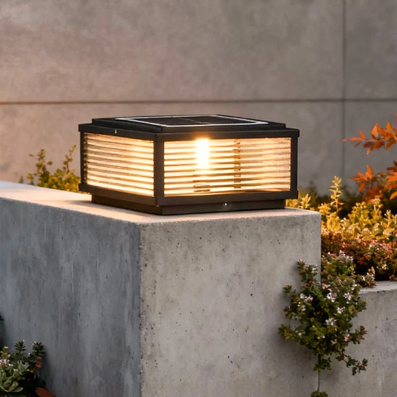 Vierkante Buiten Sokkel Lamp Met Geribbeld Glas En Aluminium Behuizing Voor Tuinpad En Oprit | Sansoti