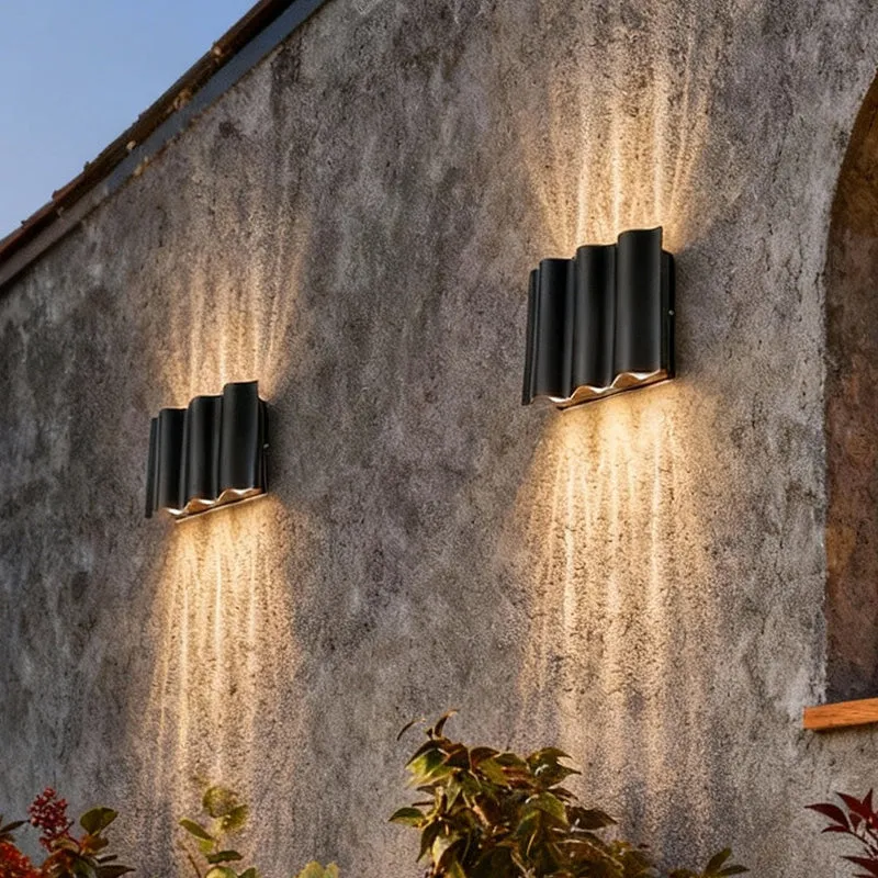 Moderne Golfvormige Up Down Buiten Wandlamp Met LED En IP54 Bescherming | Sansoti