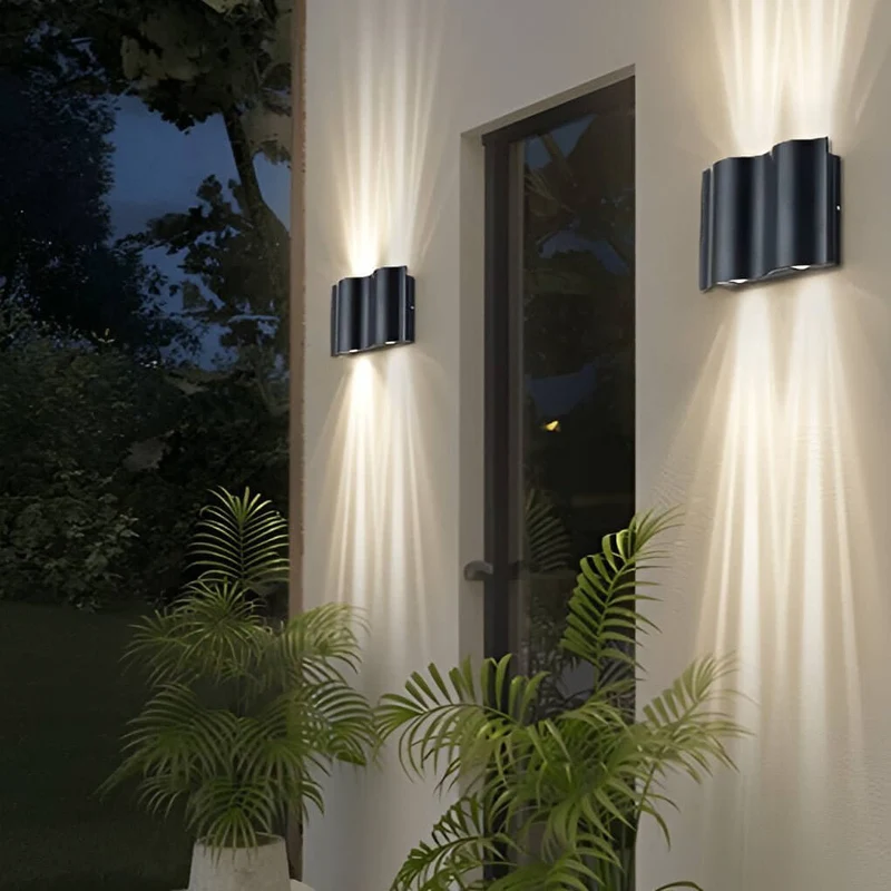 Moderne Golfvormige Up Down Buiten Wandlamp Met LED En IP54 Bescherming | Sansoti