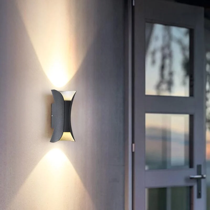 Moderne Up Down Buiten Wandlamp Met IP54 Bescherming En Aluminium Behuizing | Sansoti