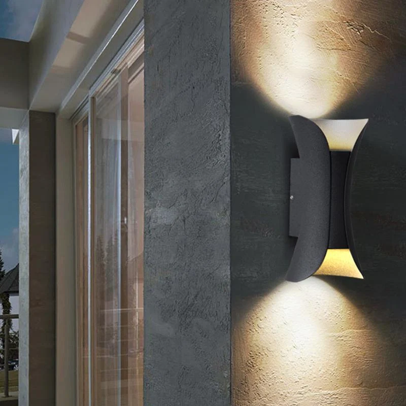 Moderne Up Down Buiten Wandlamp Met IP54 Bescherming En Aluminium Behuizing | Sansoti