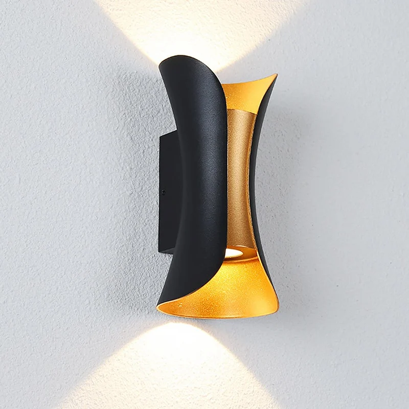 Moderne Up Down Buiten Wandlamp Met IP54 Bescherming En Aluminium Behuizing | Sansoti
