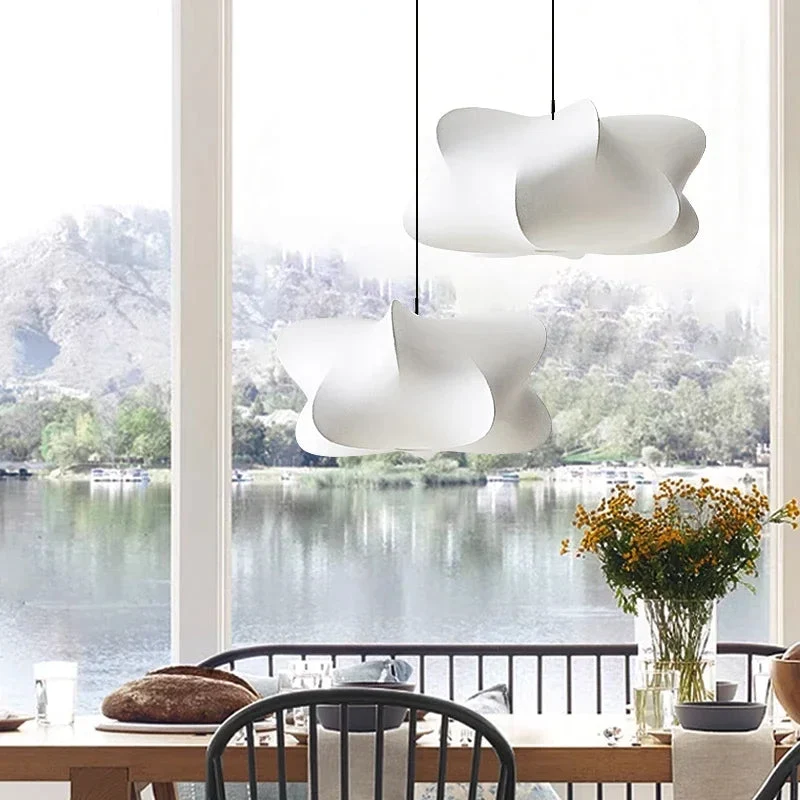 Wabi sabi zijde hanglamp met zachte gloed en Japans minimalistisch design voor serene interieurs | Sansoti