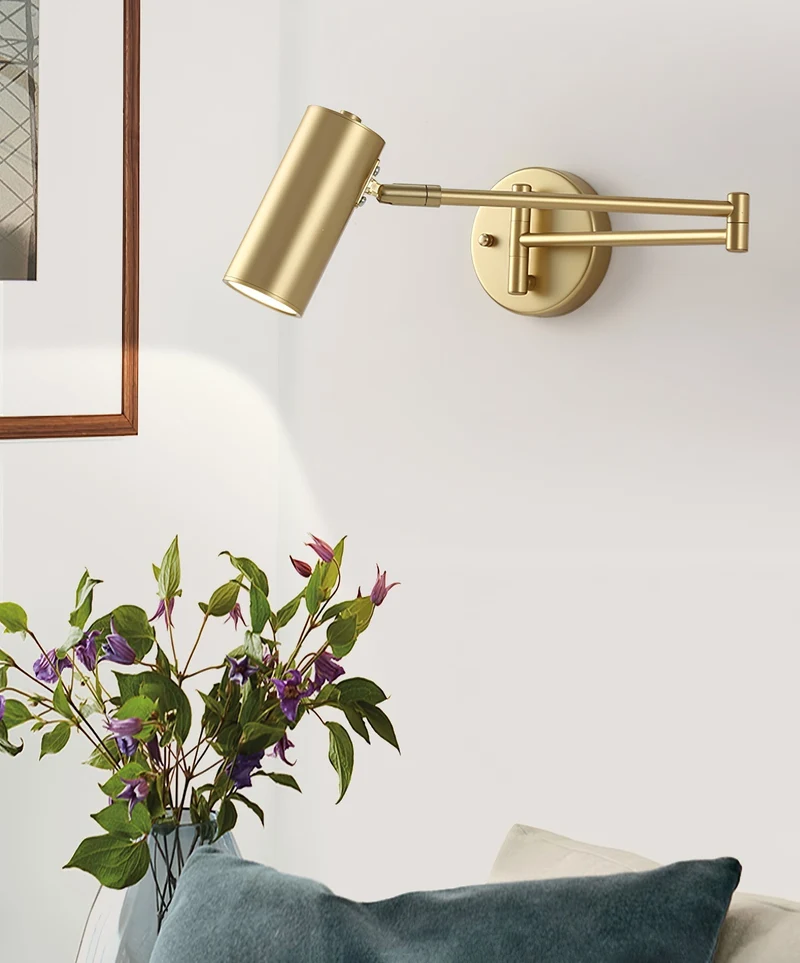 Verstelbare LED Wandlamp van Messing of Zwart Metaal met Draaibare Arm en Cilindrische Spot voor Slaapkamer en Badkamer | Sansoti